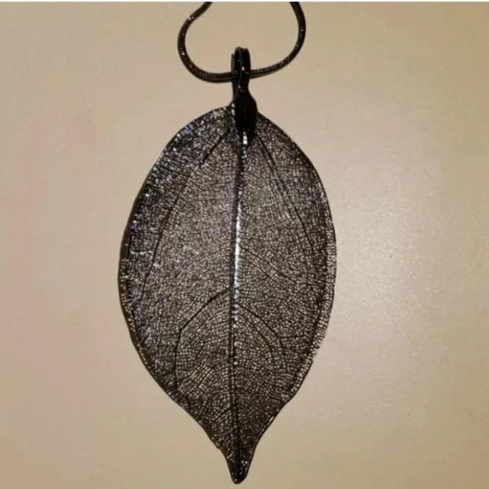 Unbranded Leaf Pendant Necklace OS Gunmetal Filigree Skeletal Snake Chain 24"‎
